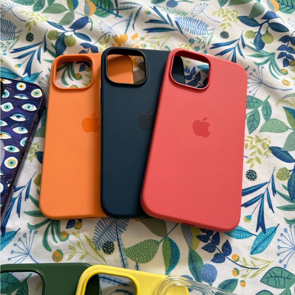 Colorful Phone Case Set - Picture 2 of 8